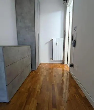 Apartman Amazing With View Near Metro